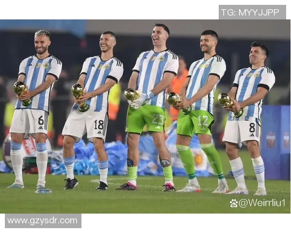 足球明星激情庆祝动作舞蹈展现赛场魅力与团队精神的完美结合